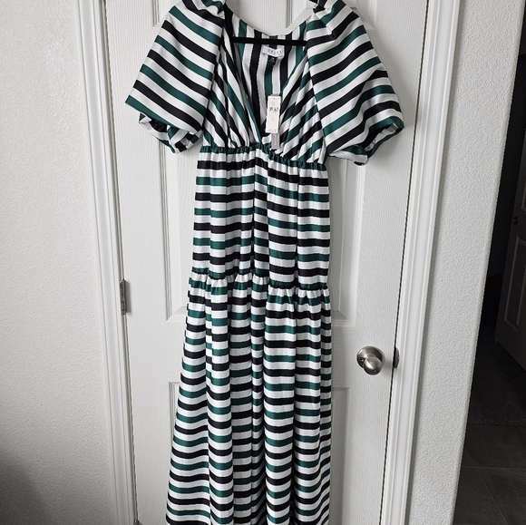 Delfi Sirena Maxi Dress - Picture 2 of 14